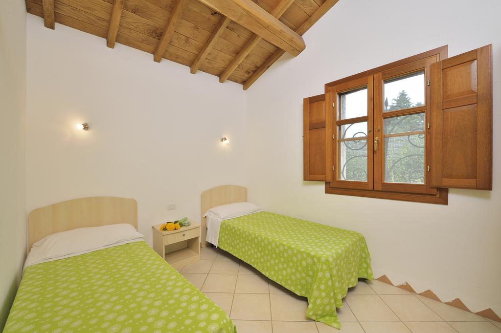 Residence Le Zagare San Teodoro  Oda fotoğraf
